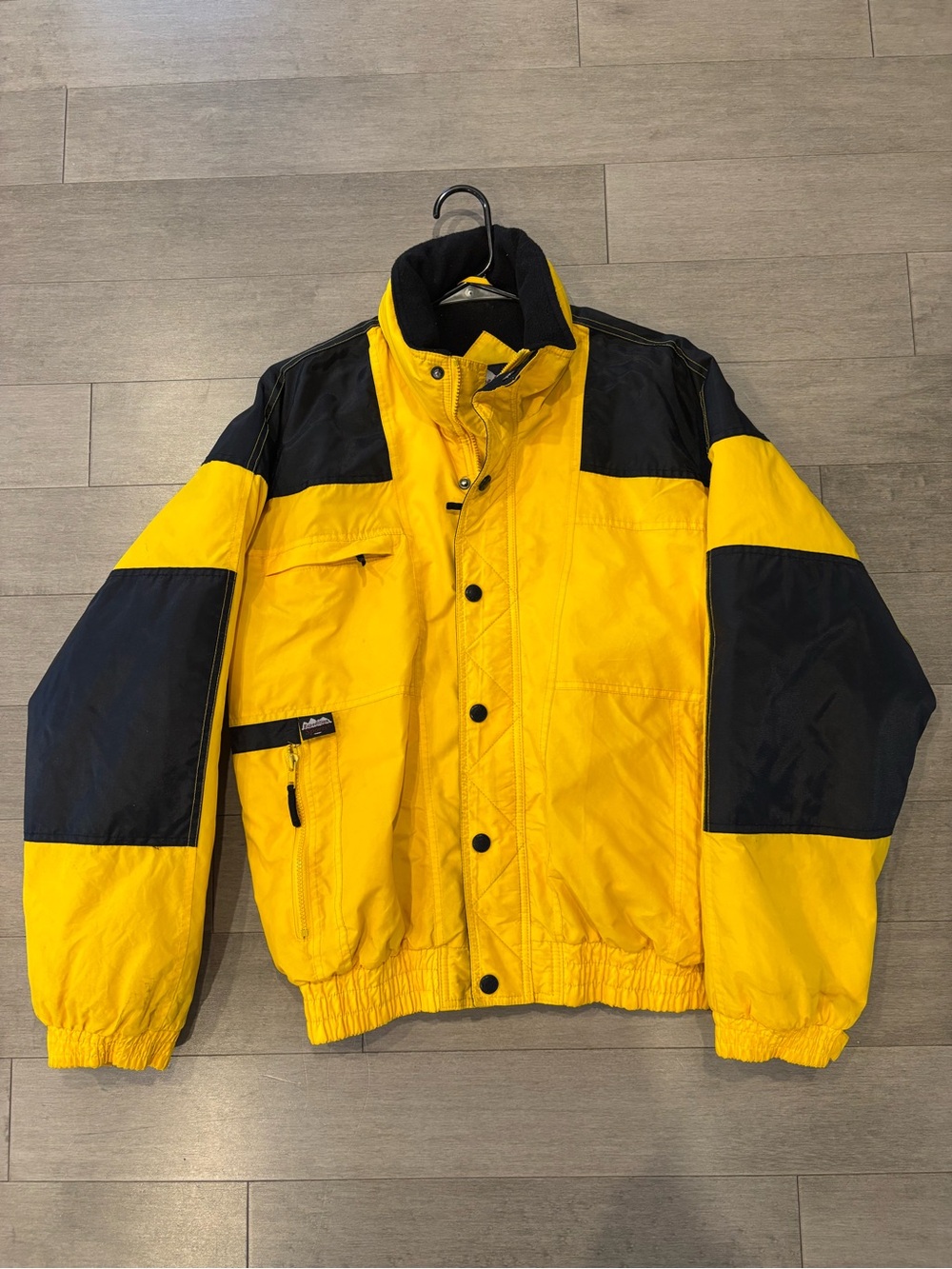Vintage 90s - Men's Yellow and Black Insulated Bomber Jacket - Picture 14 of 14